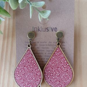 Brinco gota vermelho